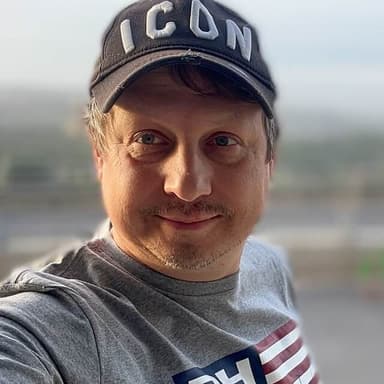 Михаил Захаренков